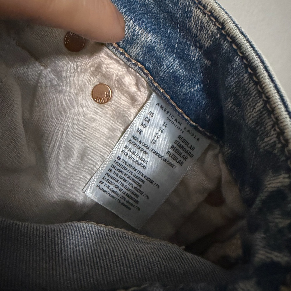 American eagle Distressed Light Blue Jeans - Picture 5 of 9